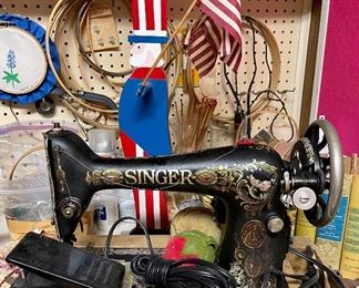 Antique Singer Sewing Machine-works