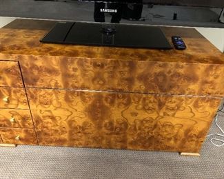 Not a trunk just a stand with 3 drawers