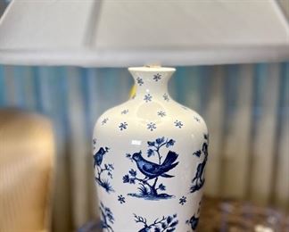 Blue & white ceramic lamp