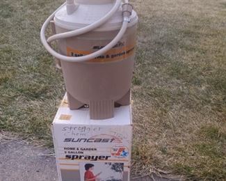 Suncoast 2 Gal Sprayer #0320096!