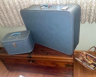 Vintage TravelJoy Blue Suitcase & Cosmetic Case!

