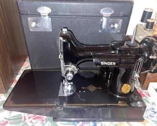 Singer Featherweight with Case and Buttonholer #3-120 Mint Condition!!