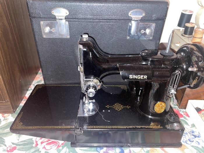 Singer Featherweight with Case and Buttonholer #3-120 Mint Condition!!
