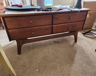MCM table $500