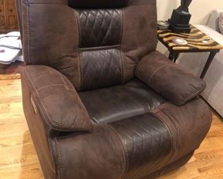 Over-sized leather recliner