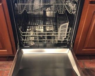 has stainless steel interior!