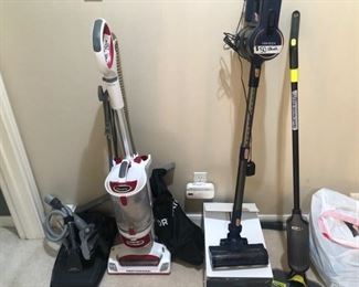 Vacuums & floor sweepers