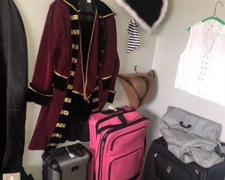 Does anyone need a Pirate costume? This a really nice one!