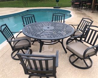 Very nice metal patio set