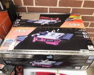 SKIL 7" tile wet saw in box