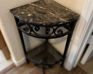 Corner table. Small. W/marble top