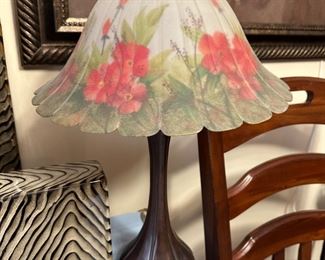LAMP W/GLASS SHADE