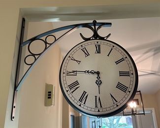DECORATIVE WALL CLOCK
