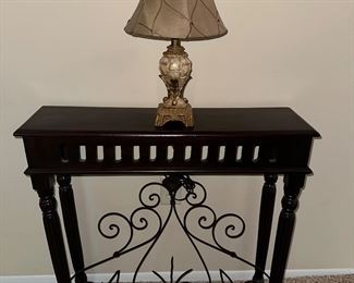 ACCENT TABLE, LAMP, METAL WALL DECOR