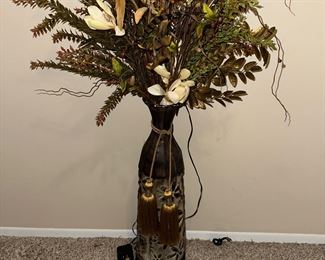 LIGHTED FLORAL ARRANGEMENT 