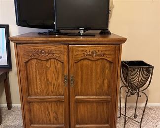 TV CABINET, 2 FLATSCREEN TV’S