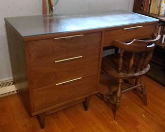 "Spring Fling on Flowing Wells" in Martinez, GA Starts Closing Fri 3/24 8pm. Pickup: Mon 3/27 3-6pm. Please click here to see more photos, descriptions, and current bids:&nbsp;https://ctbids.com/estate-sale/20475