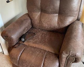 NEW Catnapper lift/recliner leather