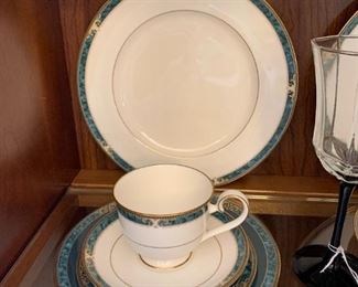 Noritake Essex Court China set of 8 piece place setting 
