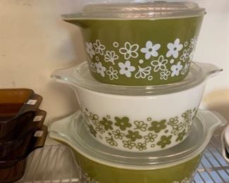 Pyrex daisy bowl set 