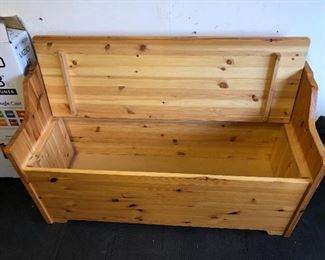 Pine bench with lid open