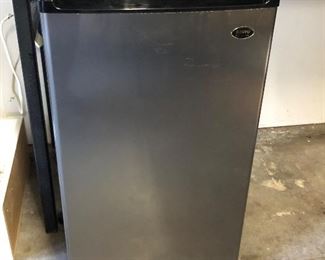 Sanyo mini fridge - works (18.5”W, 19.5”D, 33”H) 
