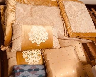 Velvet trimmed king size comforter with 2 pillow shams & matching throw pillows