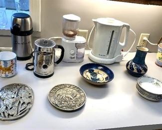 Starbucks Thermos, DeLonghi coffee mill, Nespresso frother, electric hot water pot, metal trivets 
