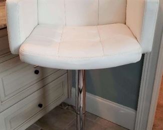 "Jones Creek Elegance" in Evans, GA Starts Closing Sat 3/25 8pm. Pickup: Tue 3/28 2-6pm. Please click here to see more photos, descriptions, and current bids:&nbsp;https://ctbids.com/estate-sale/20789