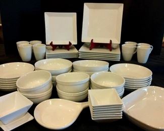 "Jones Creek Elegance" in Evans, GA Starts Closing Sat 3/25 8pm. Pickup: Tue 3/28 2-6pm. Please click here to see more photos, descriptions, and current bids:&nbsp;https://ctbids.com/estate-sale/20789