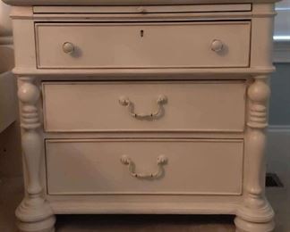 "Jones Creek Elegance" in Evans, GA Starts Closing Sat 3/25 8pm. Pickup: Tue 3/28 2-6pm. Please click here to see more photos, descriptions, and current bids:&nbsp;https://ctbids.com/estate-sale/20789