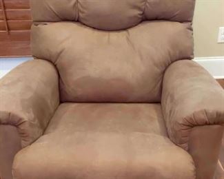 "Jones Creek Elegance" in Evans, GA Starts Closing Sat 3/25 8pm. Pickup: Tue 3/28 2-6pm. Please click here to see more photos, descriptions, and current bids:&nbsp;https://ctbids.com/estate-sale/20789