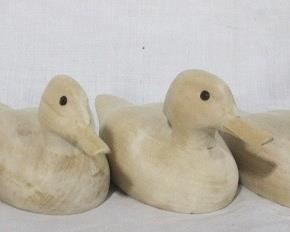 122 - Lot of 4 carved wood ducks - 8 x 4
