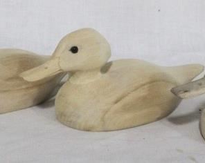 121 - Lot of 3 carved wood ducks - 8 x 4
