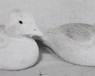147 - Lot of 2 carved wood ducks - 8 x 4
