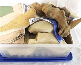 189 - Tote of assorted carved wood bird items
