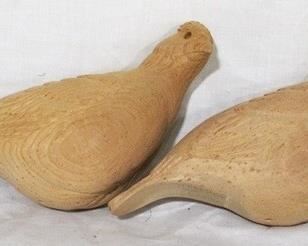 204 - Lot of 2 carved wood birds - 9 x 5
