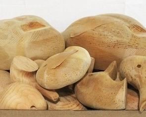 209 - Tray assorted carved wood bird supplies
