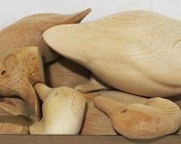 210 - Tray assorted carved wood bird supplies
