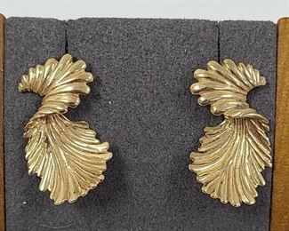 14k Gold Twisted Leaf Earrings