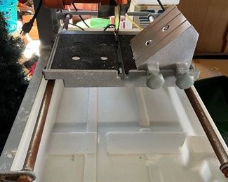 Tile saw