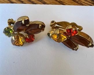 Vintage clip earrings 