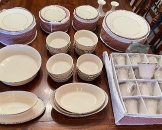 LENOX 13 PLACE SETTINGS SOLD SEPARATELY  6pc set is $36. 