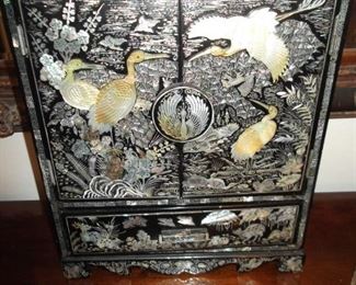 Oriental Black Lacquered Mother of Pearl Inlay Jewelry Box