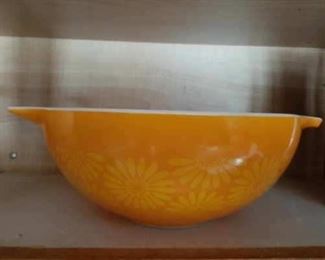 Pyrex Orange Daisy Glass Mixing Bowl