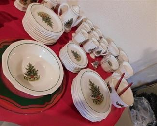 Pfaltzgraff Christmas Dishes