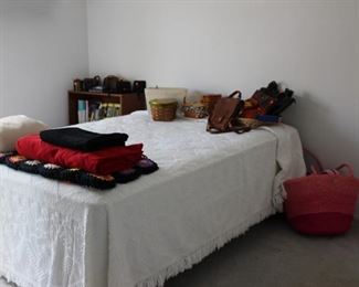 Full Bed, Frame, Purses Afghans, Blankets, Purses