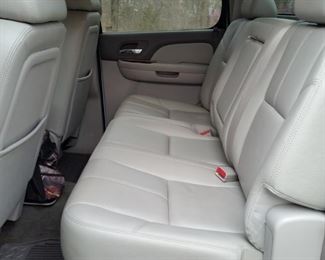 A look at the leather rear seats