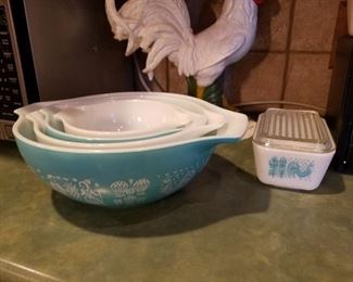 Vintage set of Pyrex 'Butterprint'/'Cinderella' nesting bowls