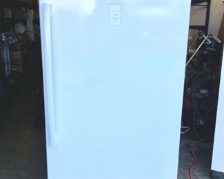 BMMO206 GE Upright Freezer